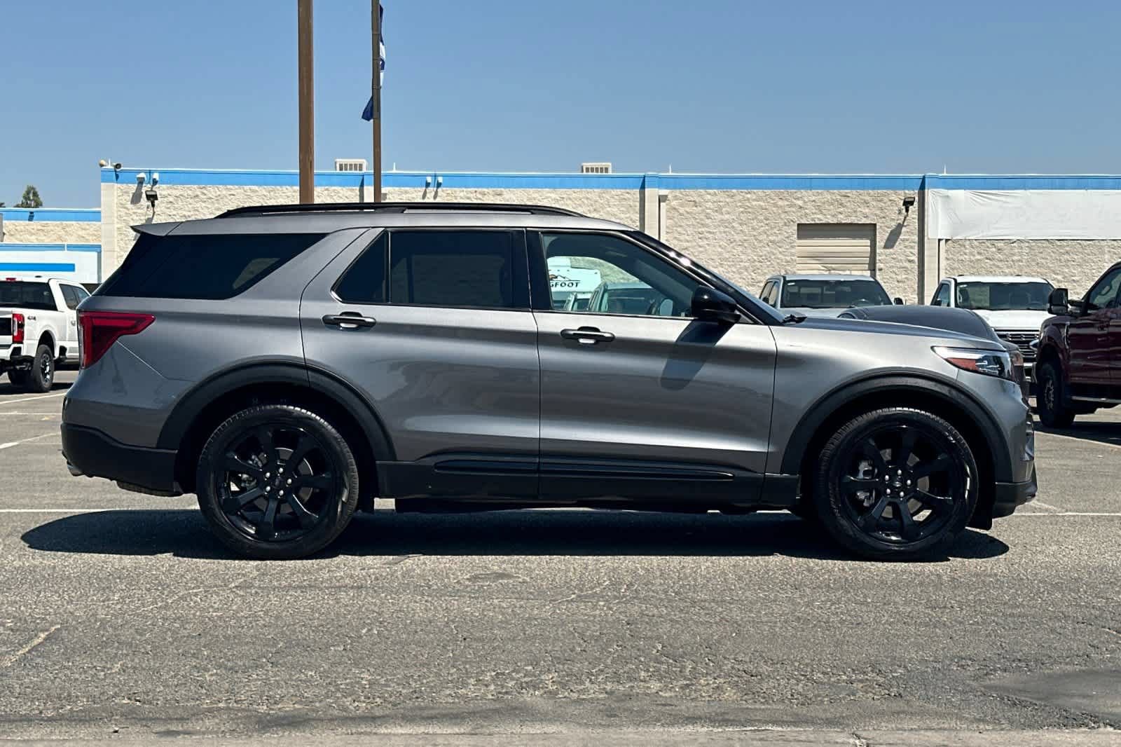 Certified 2023 Ford Explorer ST-Line w/ Class IV Trailer Tow Package RWD image 9