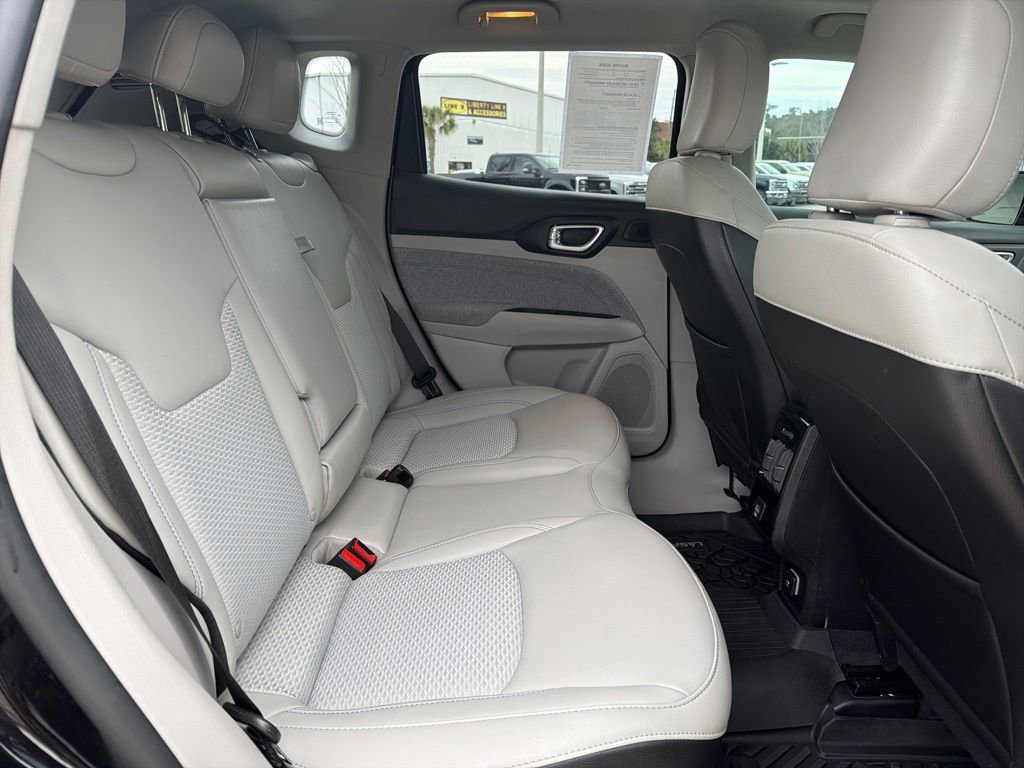 Used 2022 Jeep Compass Latitude w/ Sun and Sound Group image 19