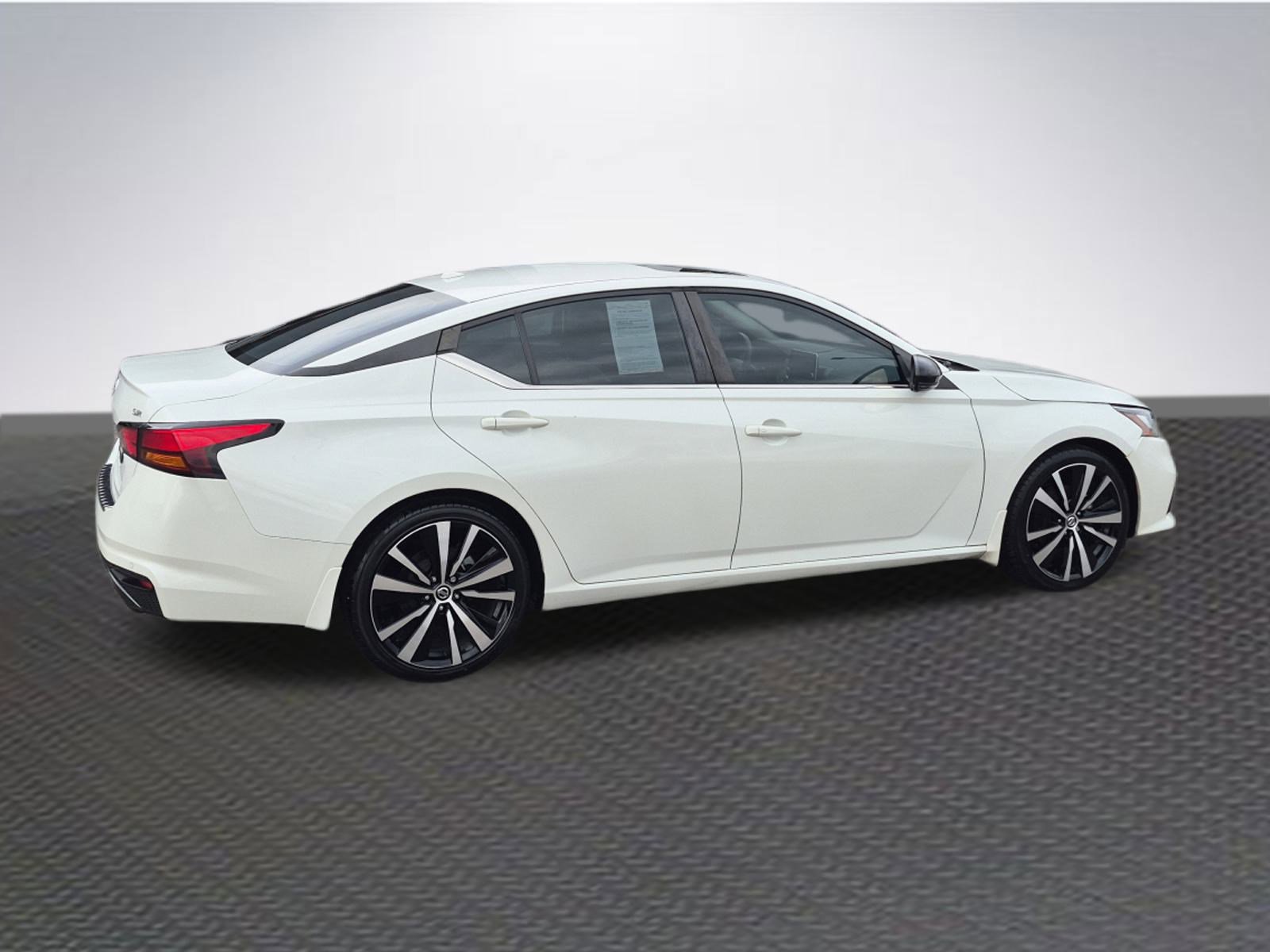 Used 2021 Nissan Altima 2.5 SR w/ SR Premium Package image 4