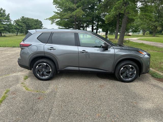 Used 2025 Nissan Rogue SV AWD/4WD image 9