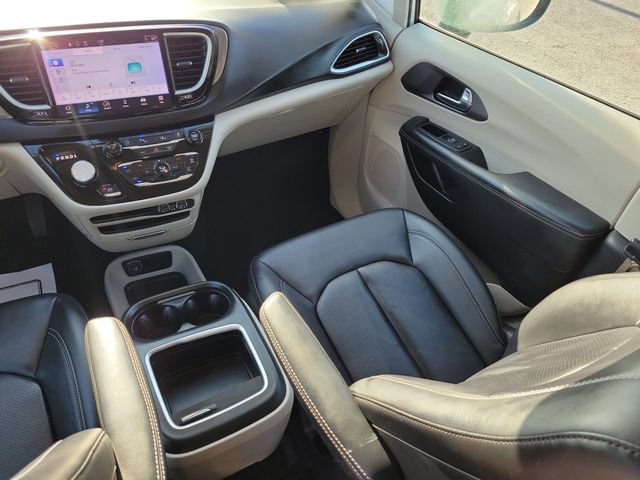 Used 2024 Chrysler Pacifica Touring-L FWD image 14
