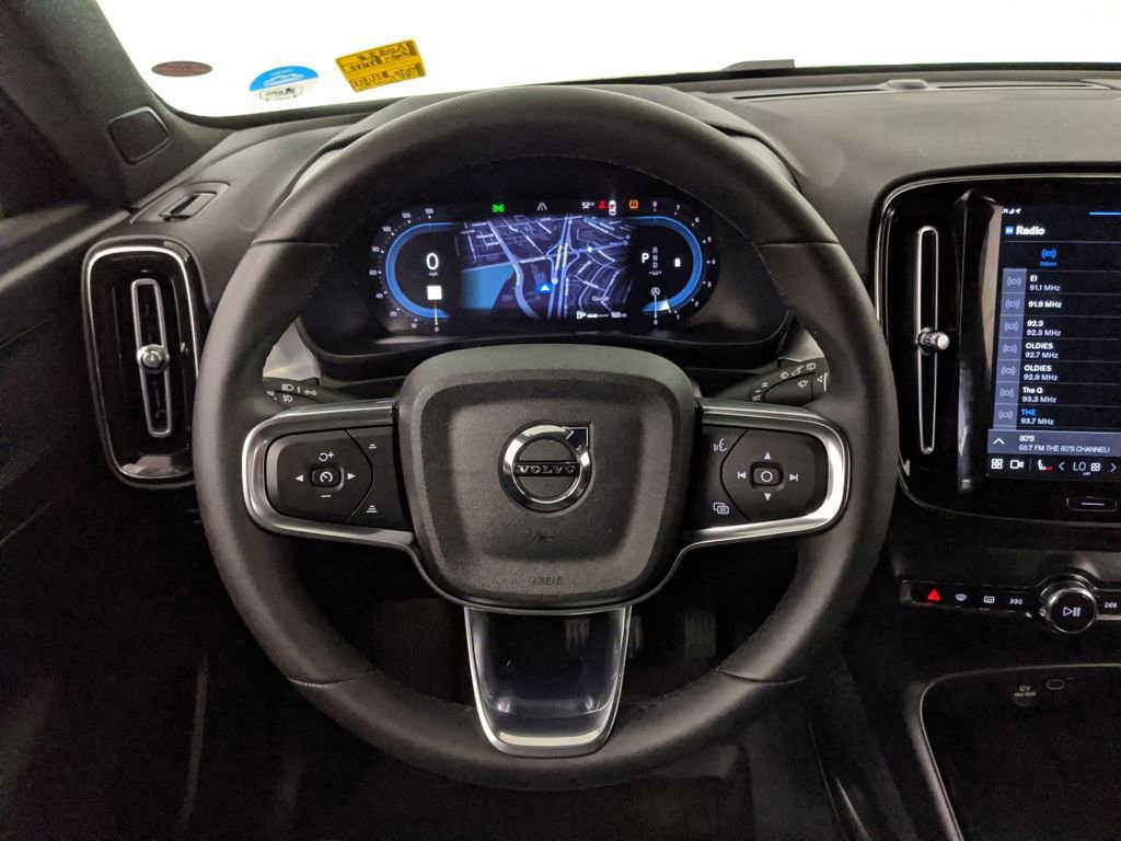 Used 2024 Volvo XC40 B5 Core image 10