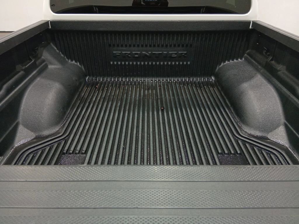 Used 2024 Nissan Frontier SV image 9