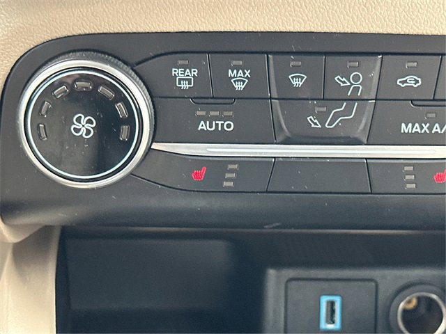 Certified 2020 Ford Escape SE image 27