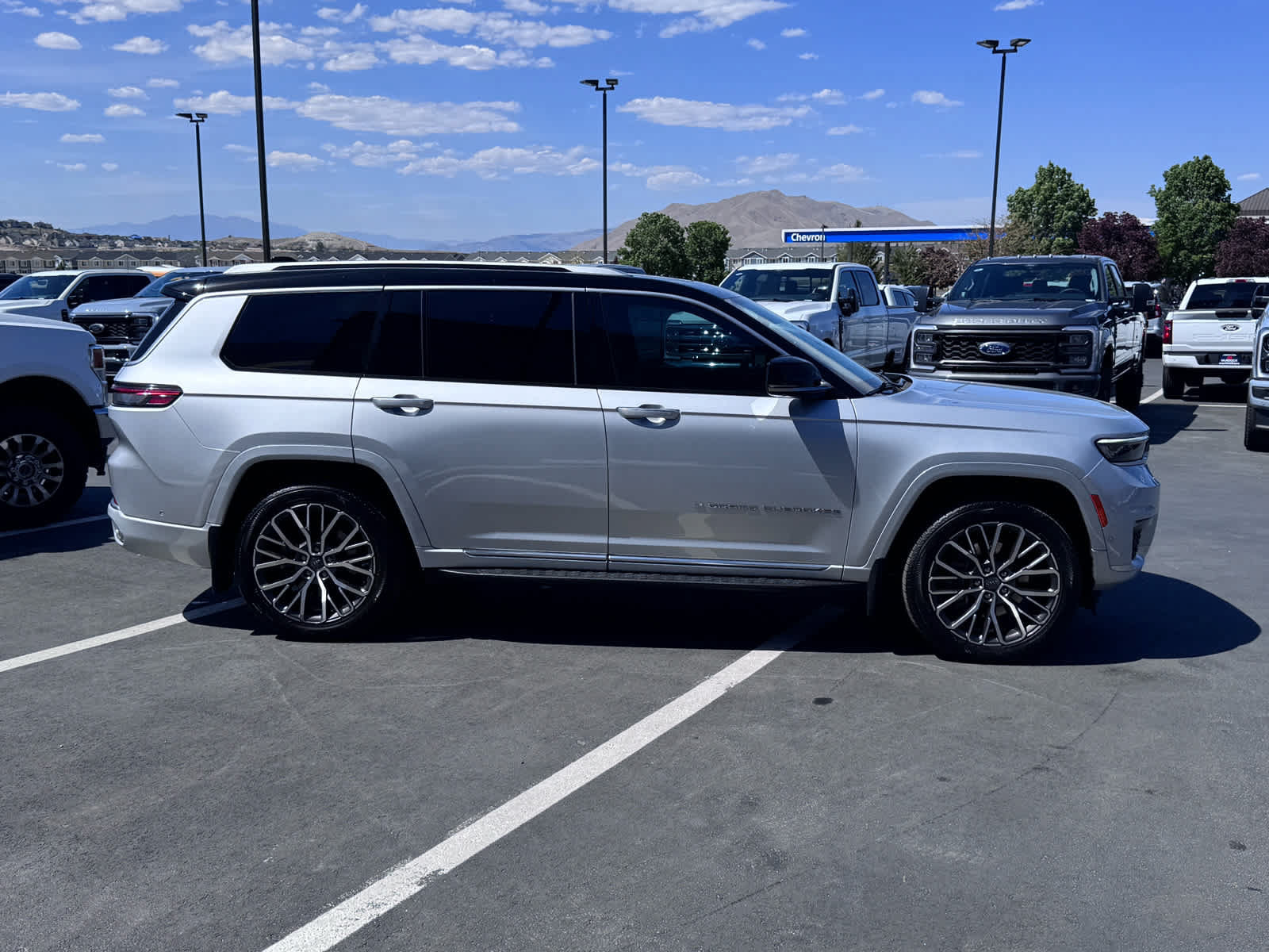 Used 2022 Jeep Grand Cherokee L Summit AWD/4WD image 5