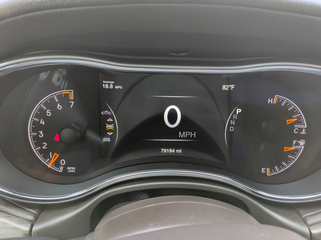 Used 2020 Jeep Grand Cherokee Overland AWD/4WD image 30