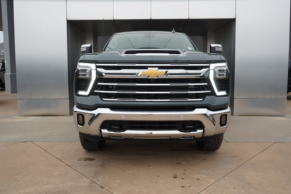 Used 2026 Chevrolet Silverado 2500 LTZ w/ LTZ Premium Package AWD/4WD image 4