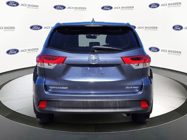 Used 2019 Toyota Highlander XLE image 3