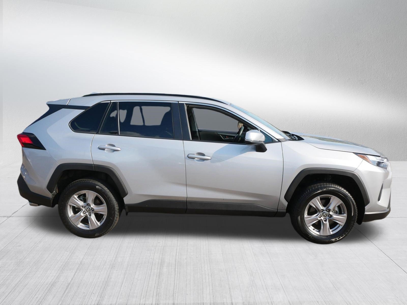 Used 2025 Toyota RAV4 XLE AWD/4WD image 8