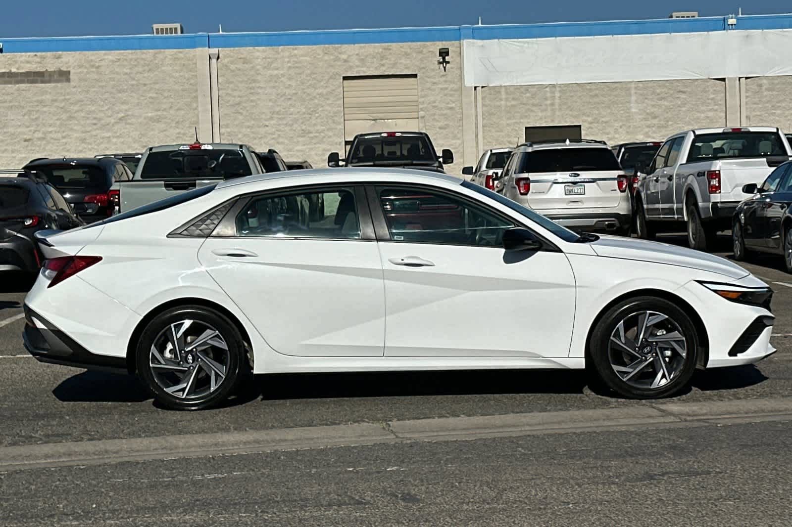 Used 2025 Hyundai Elantra Sport FWD image 9