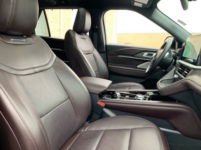 Certified 2025 Ford Explorer Platinum image 18