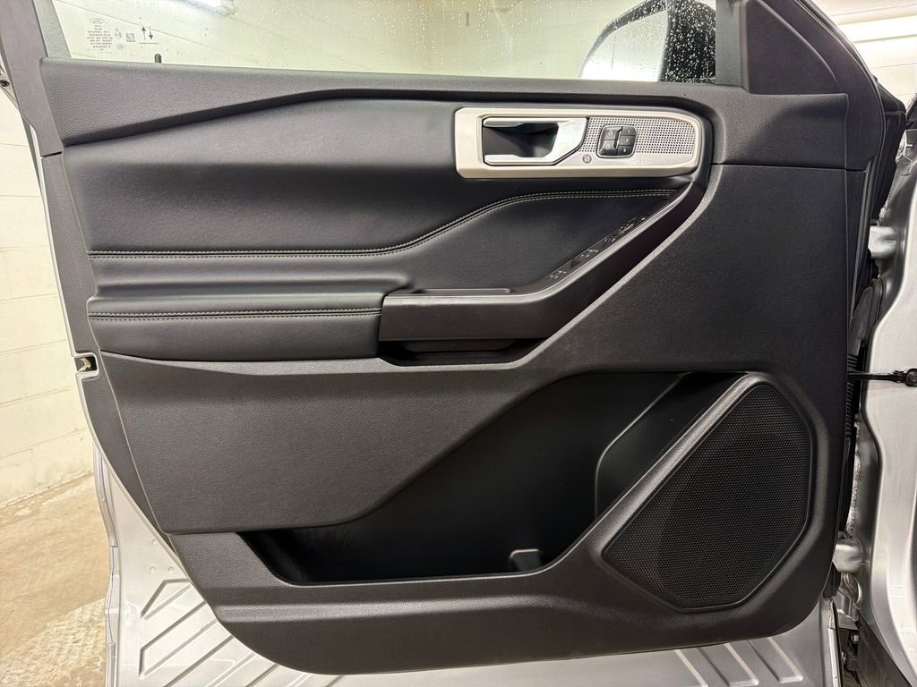 Certified 2020 Ford Explorer Limited RWD image 16