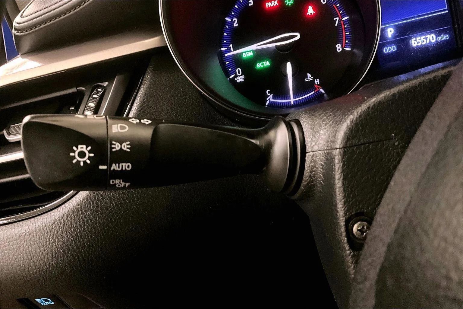 Used 2019 Toyota C-HR XLE image 30