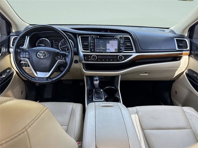 Used 2017 Toyota Highlander Limited image 25