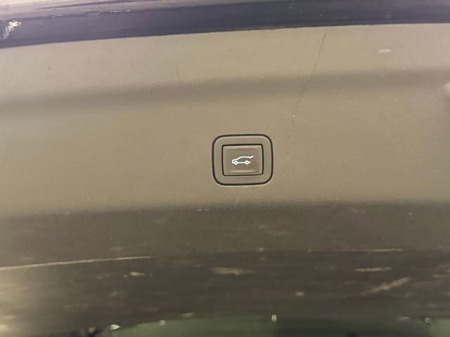 Used 2023 GMC Yukon XL SLT w/ SLT Luxury Package image 41