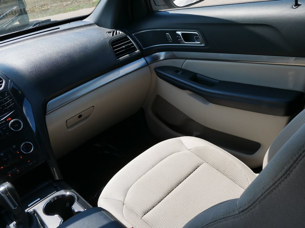 Certified 2018 Ford Explorer XLT AWD/4WD image 16