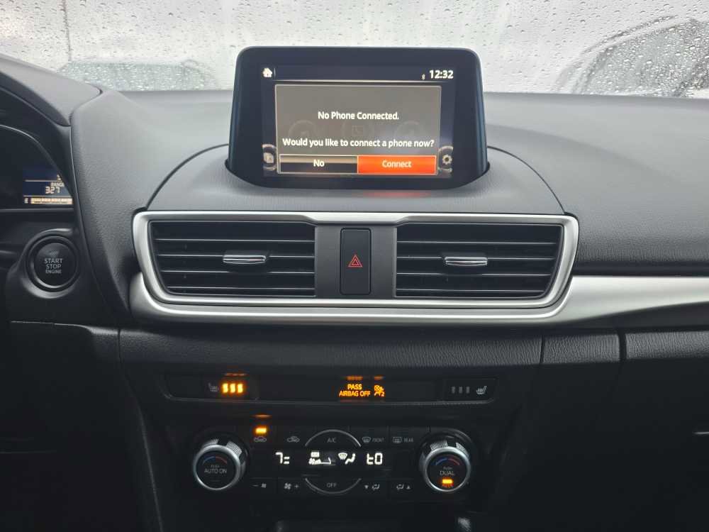 Used 2018 MAZDA MAZDA3 Touring image 12