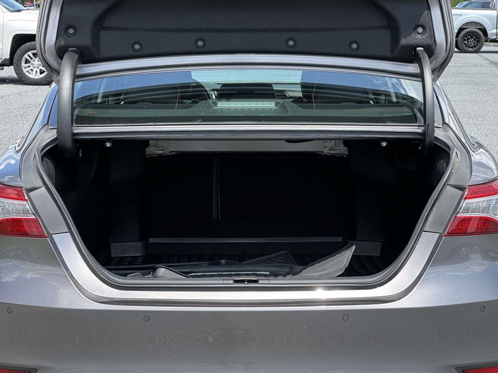 Used 2018 Toyota Camry XLE FWD image 12