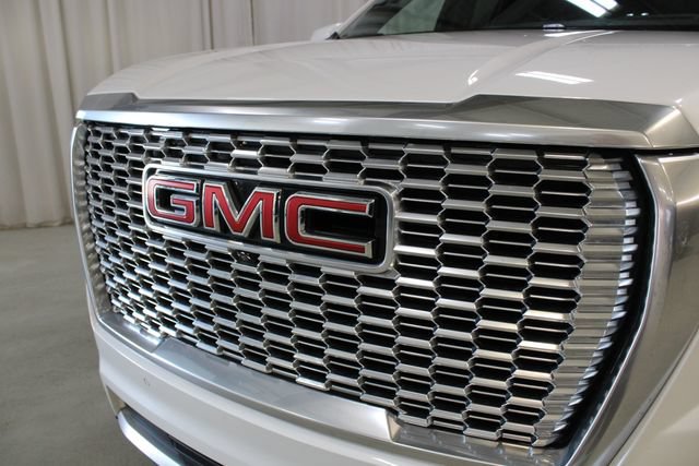 Used 2024 GMC Yukon Denali w/ Advanced Technology Package AWD/4WD image 34