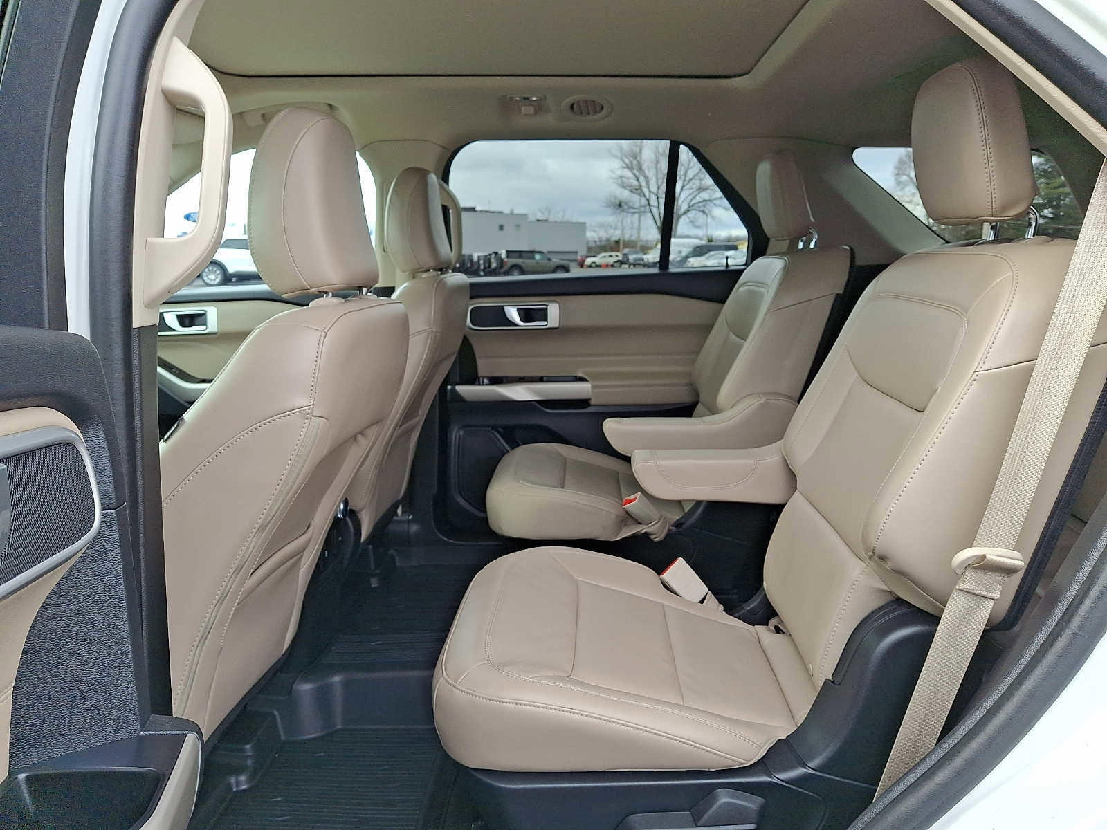 Certified 2023 Ford Explorer XLT w/ Equipment Group 202A image 10