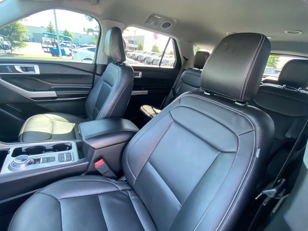 Certified 2024 Ford Explorer XLT RWD image 21