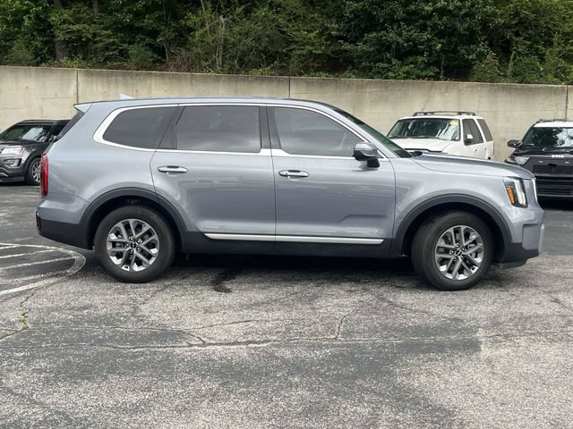 Used 2023 Kia Telluride LX AWD/4WD image 2