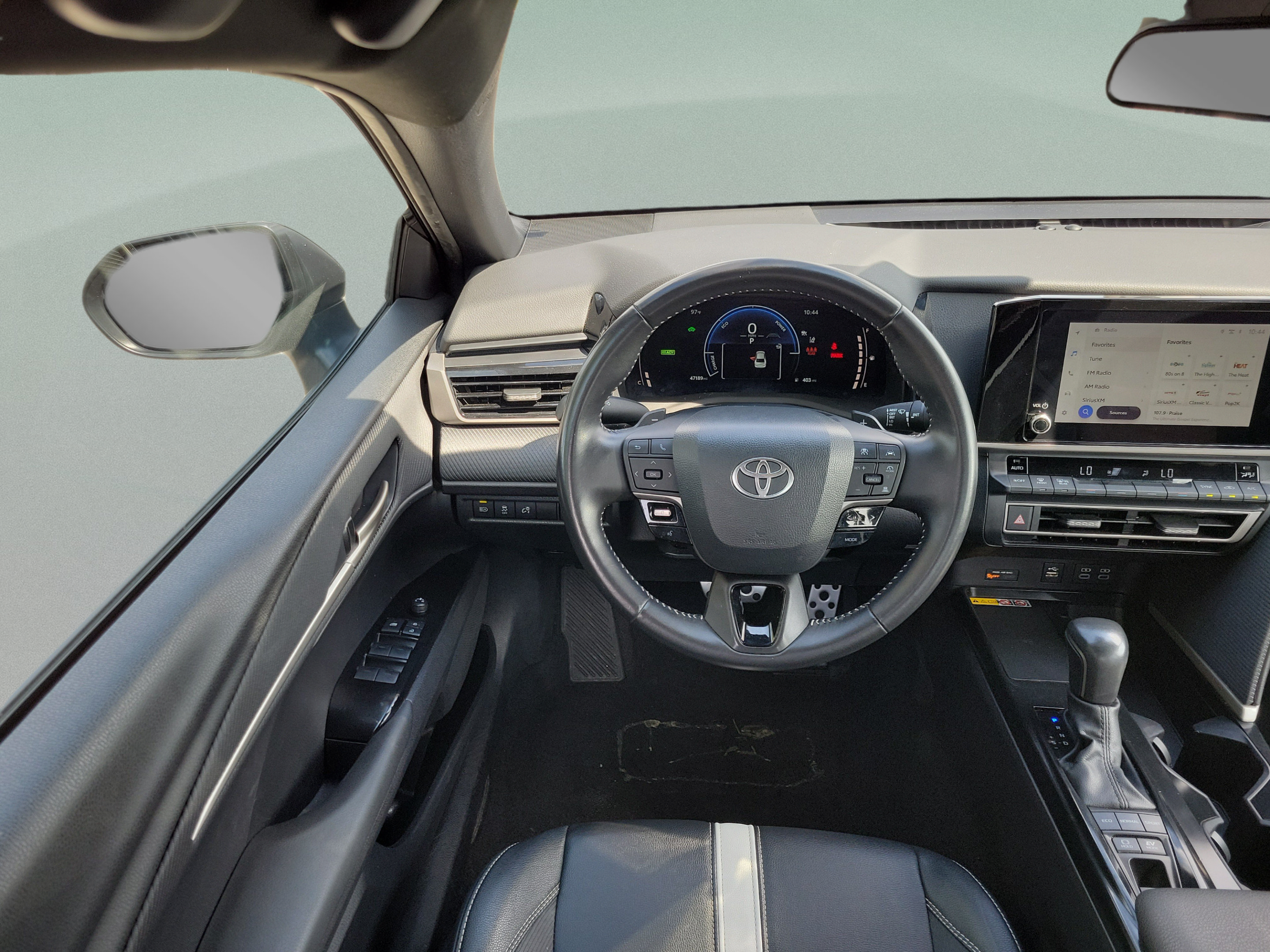 Used 2025 Toyota Camry SE FWD image 5