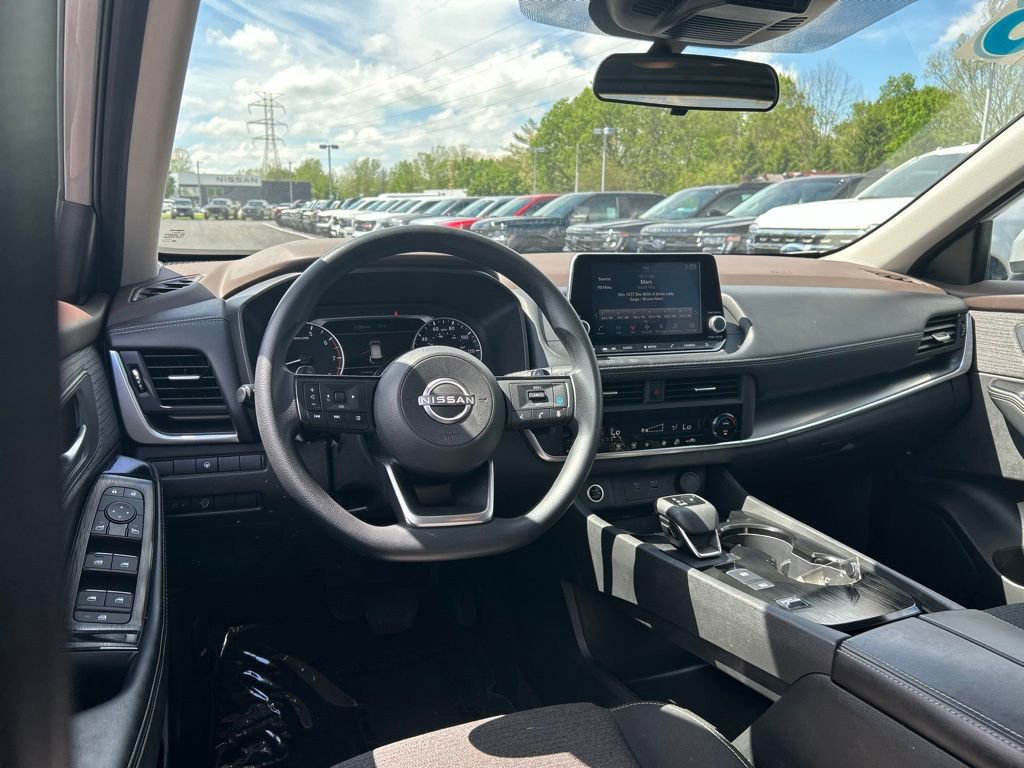 Used 2023 Nissan Rogue SV FWD image 14