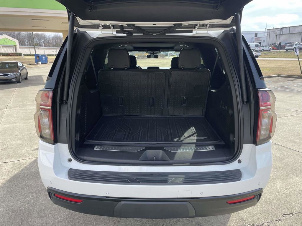 Used 2023 Chevrolet Suburban Z71 w/ Luxury Package image 10