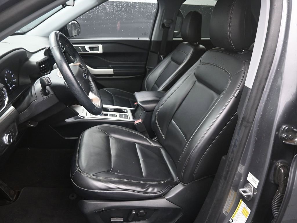 Certified 2021 Ford Explorer XLT w/ Equipment Group 202A image 18