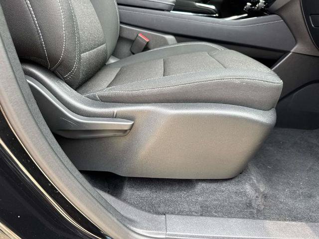 Used 2025 Chevrolet Traverse LT FWD image 11