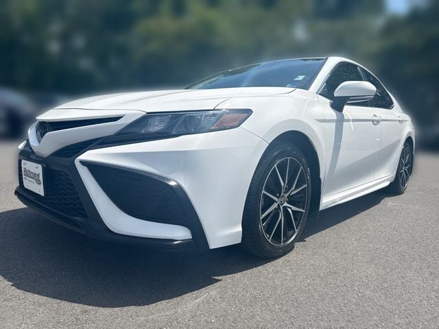 Used 2023 Toyota Camry SE w/ Cold Weather Package FWD image 4
