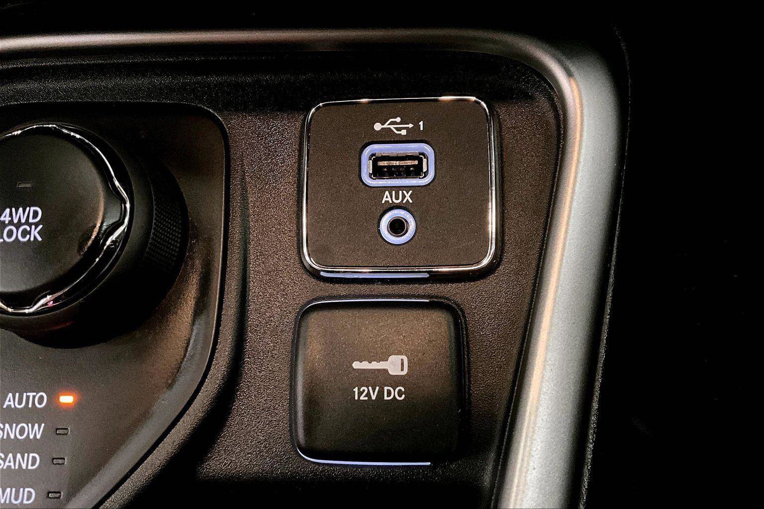 Used 2021 Jeep Compass Latitude w/ Sun and Sound Group image 31