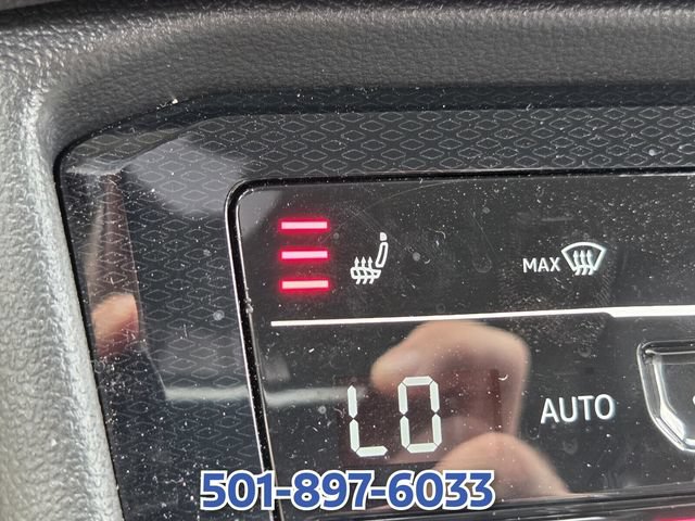 Used 2025 Volkswagen Taos SE FWD image 20