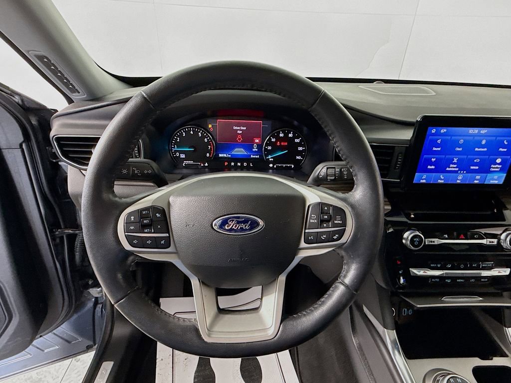 Certified 2022 Ford Explorer Limited w/ Equipment Group 301A image 17