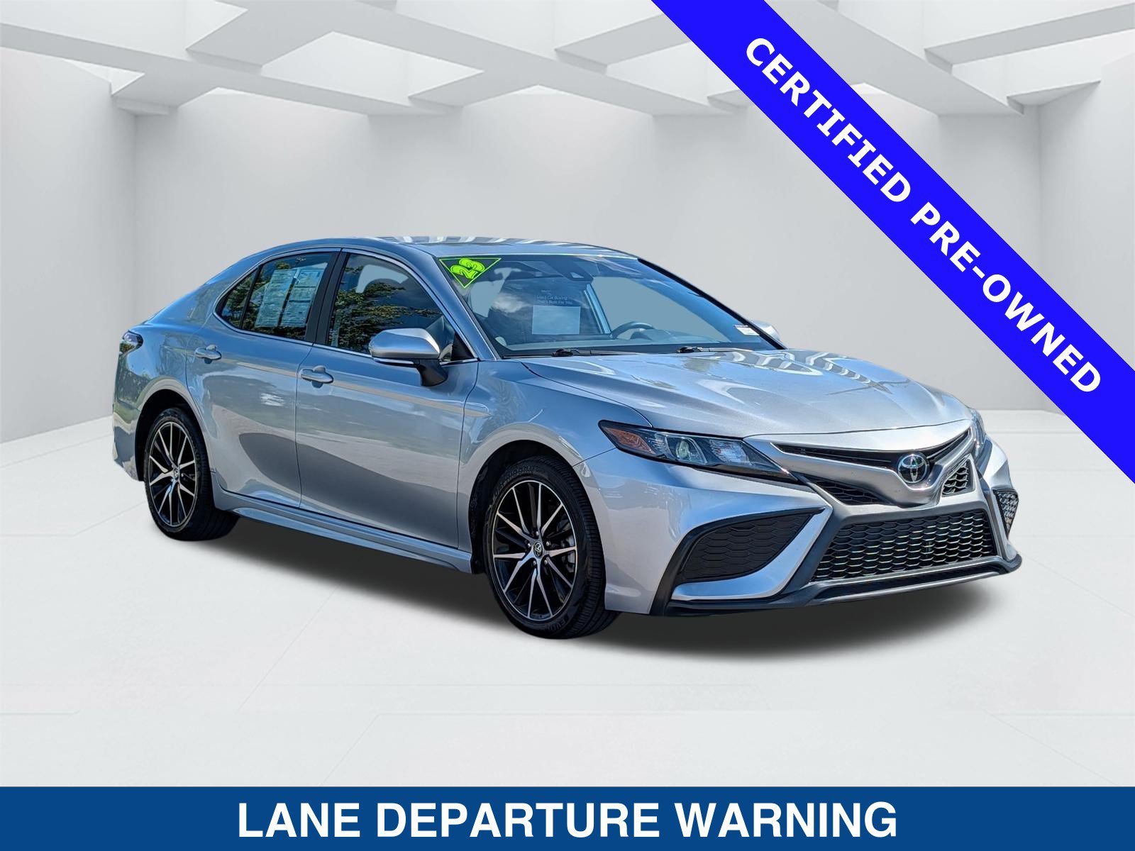 Used 2023 Toyota Camry SE FWD image 3