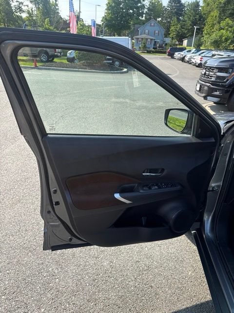 Used 2024 Nissan Kicks SR FWD image 16