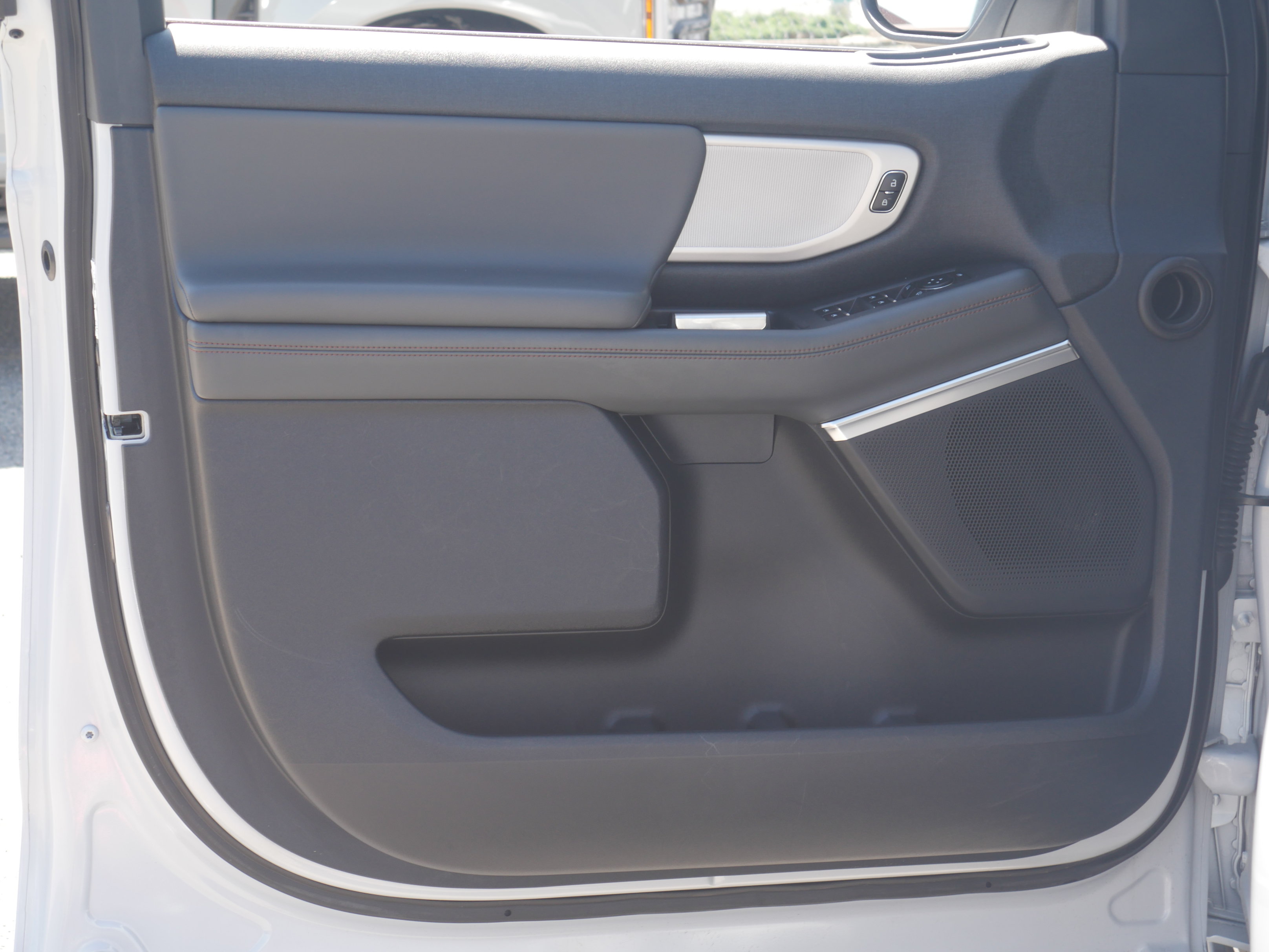 Certified 2025 Ford Expedition Active AWD/4WD image 32