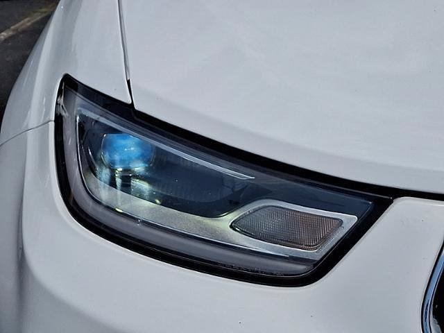 Used 2023 Chrysler Pacifica Touring-L FWD image 10