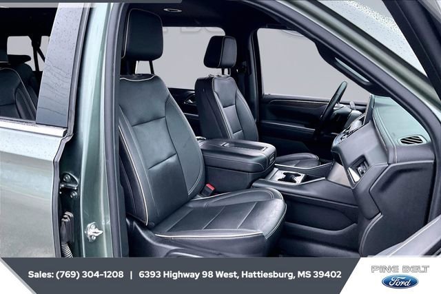 Used 2023 Chevrolet Suburban Premier image 8