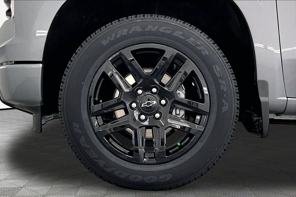 Used 2023 Chevrolet Silverado 1500 Custom w/ LPO, Dark Essentials Package AWD/4WD image 9