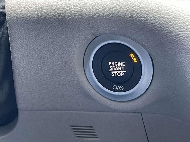 Used 2024 Chrysler Pacifica Touring-L FWD image 13