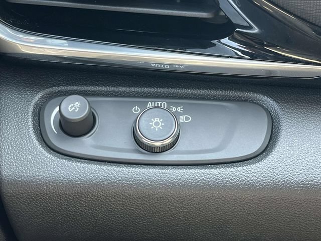 Used 2024 Buick Envista Sport Touring w/ Convenience I Package FWD image 28