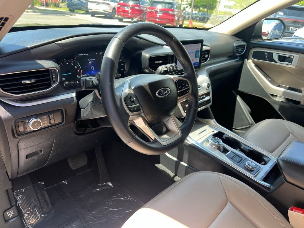 Certified 2022 Ford Explorer XLT w/ Equipment Group 202A AWD/4WD image 26