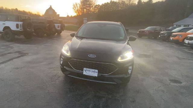 Certified 2022 Ford Escape Titanium w/ Class II Trailer Tow Package image 9