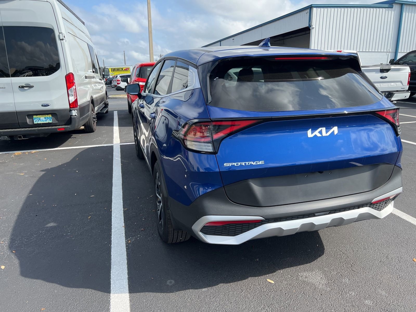 Used 2025 Kia Sportage EX image 8