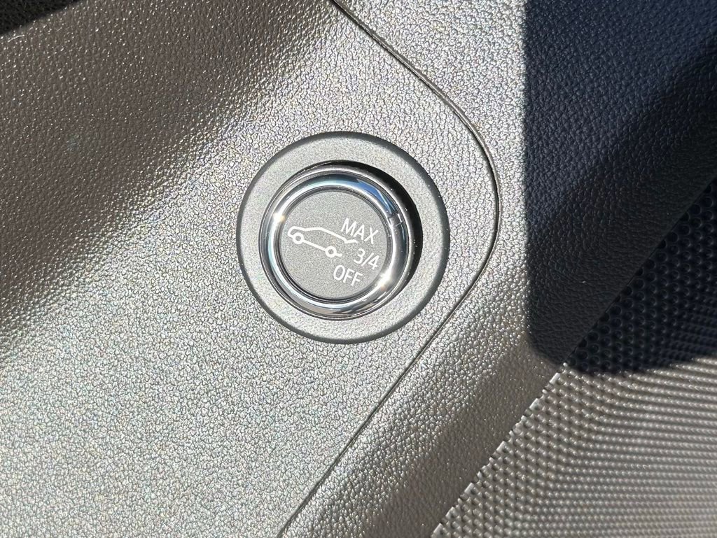 Used 2023 GMC Acadia SLT image 31