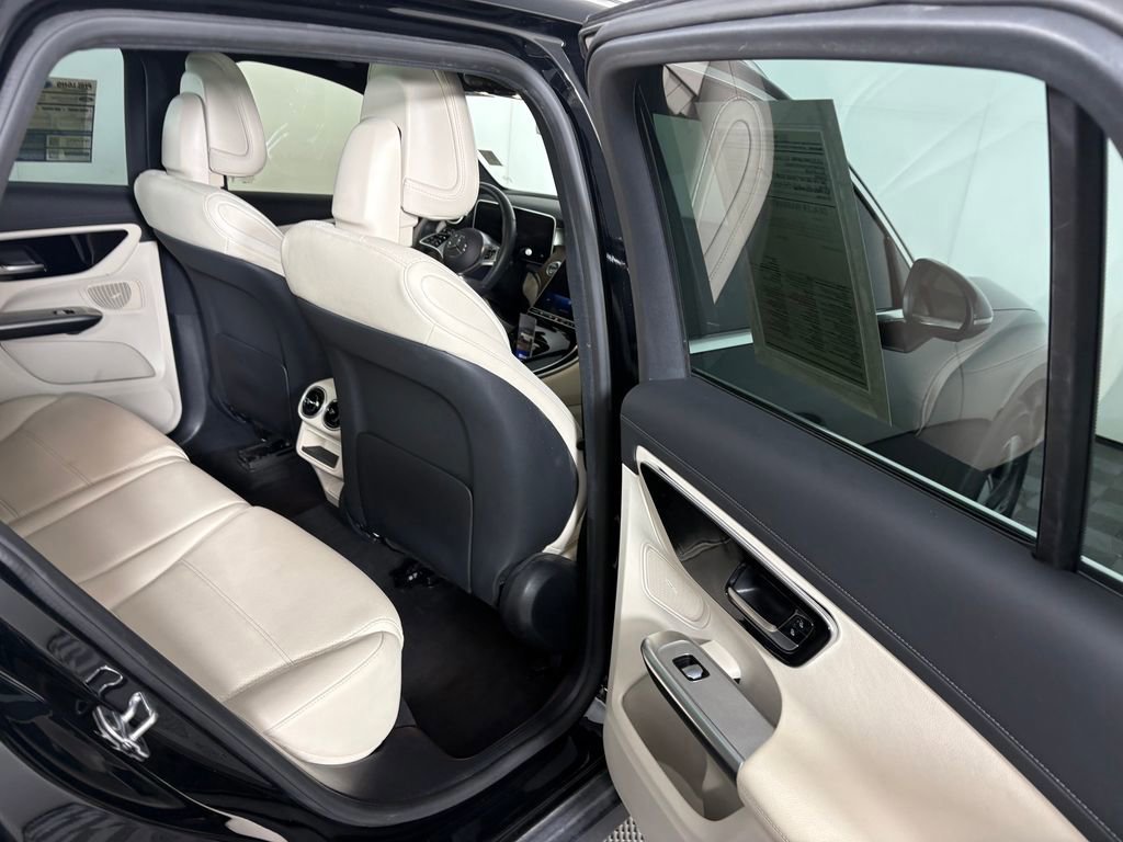 Used 2024 Mercedes-Benz GLC 300 4MATIC image 33