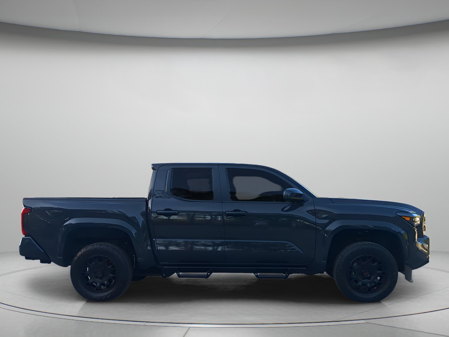 Used 2025 Toyota Tacoma SR5 AWD/4WD image 39