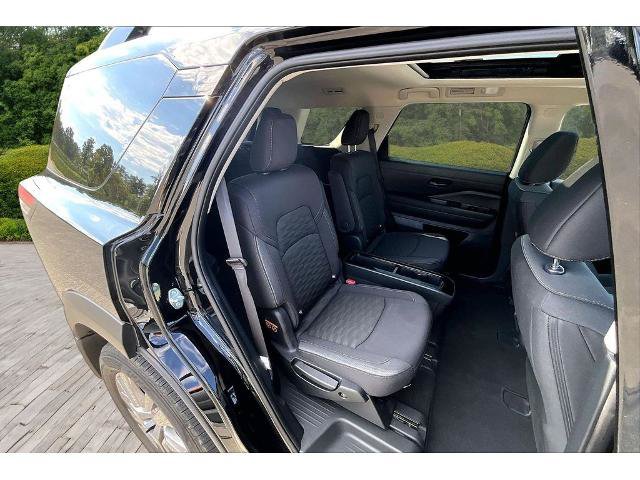 Used 2025 Nissan Pathfinder SV w/ SV Premium Package FWD image 21